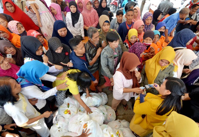 Bazar sembako murah Pemkot Jambi, Rabu (21/6).